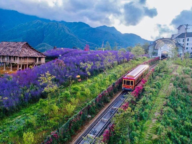 Enjoy-the-journey-on-the-train-to-Sapa