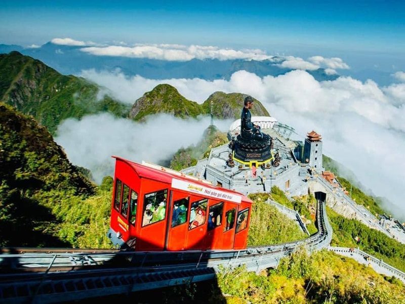 muong hoa train to fansipan peak